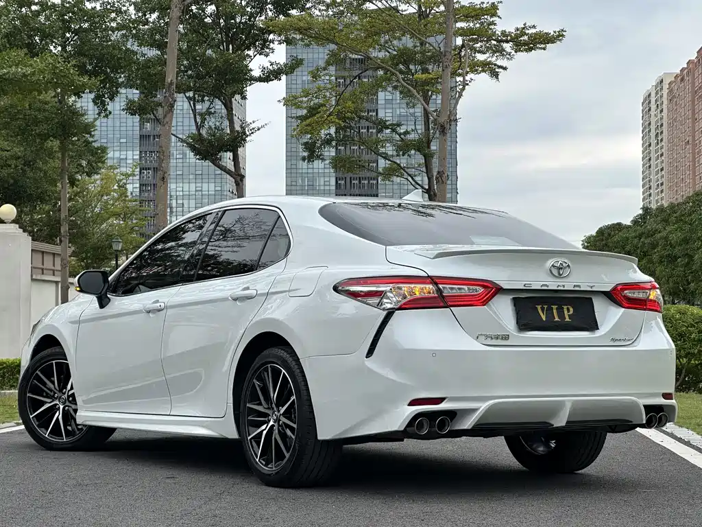 TOYOTA CAMRY