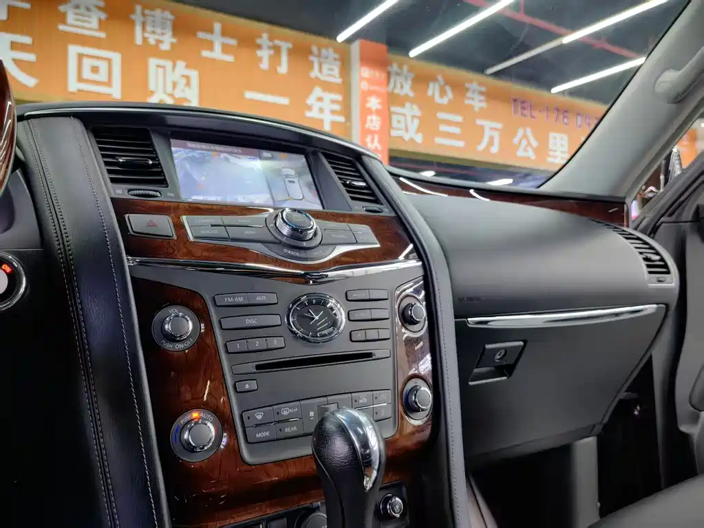 Infiniti QX80 2016 5.6L 4WD