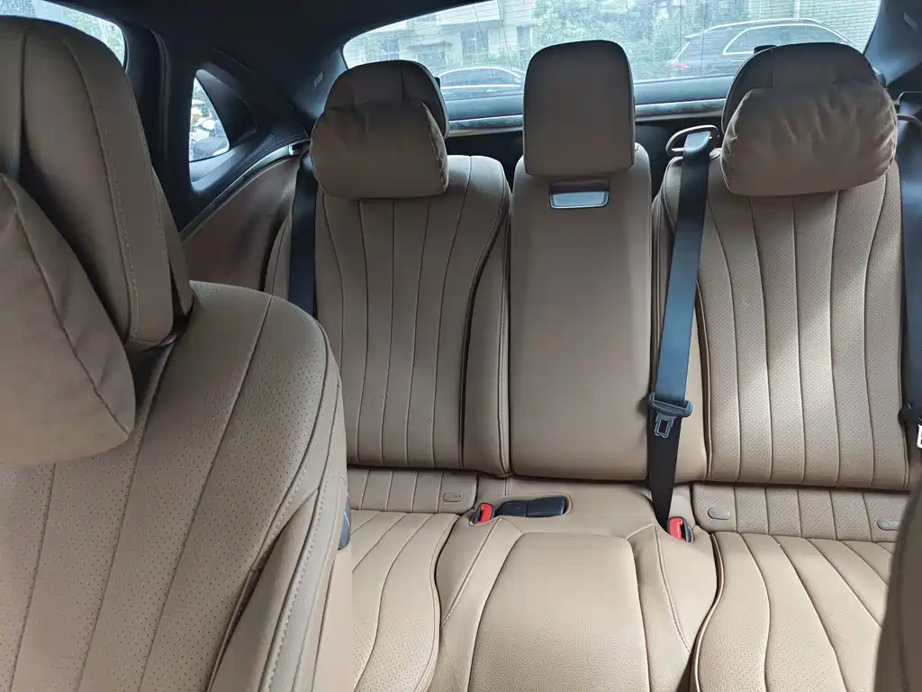 Mercedes-Benz E-Class — миниатюра 5