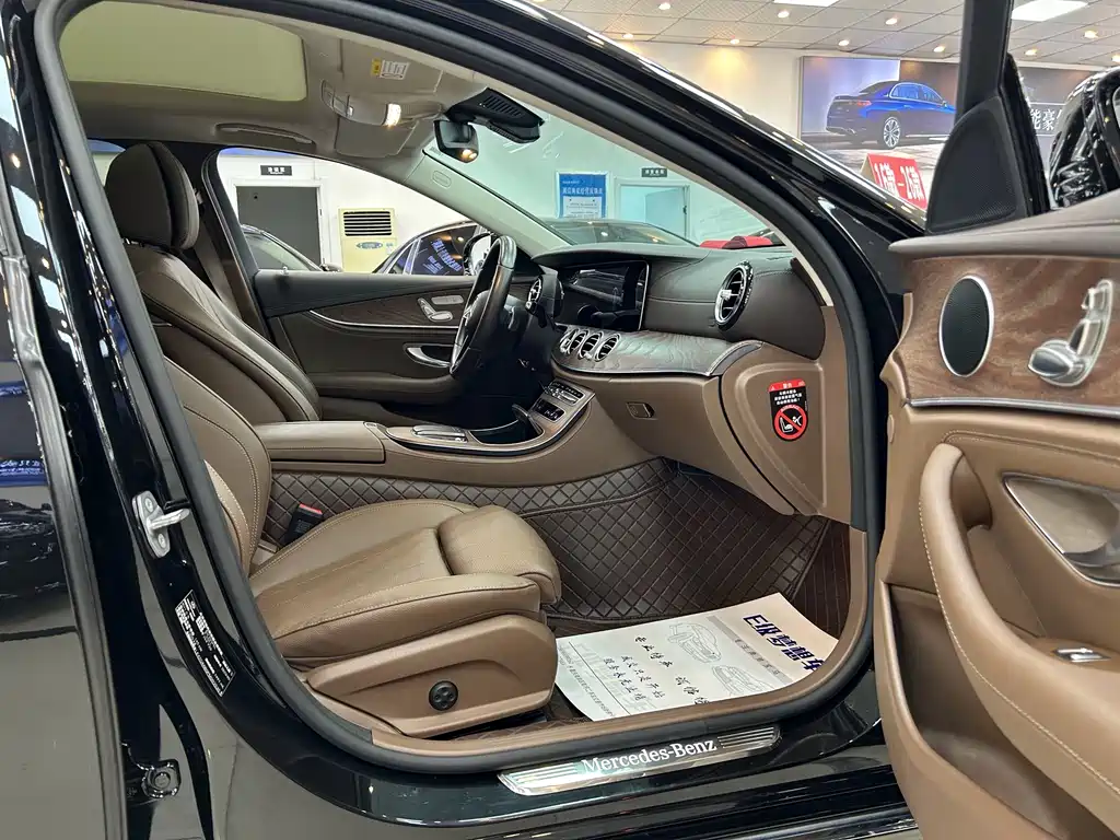Mercedes-Benz E-Class — миниатюра 11