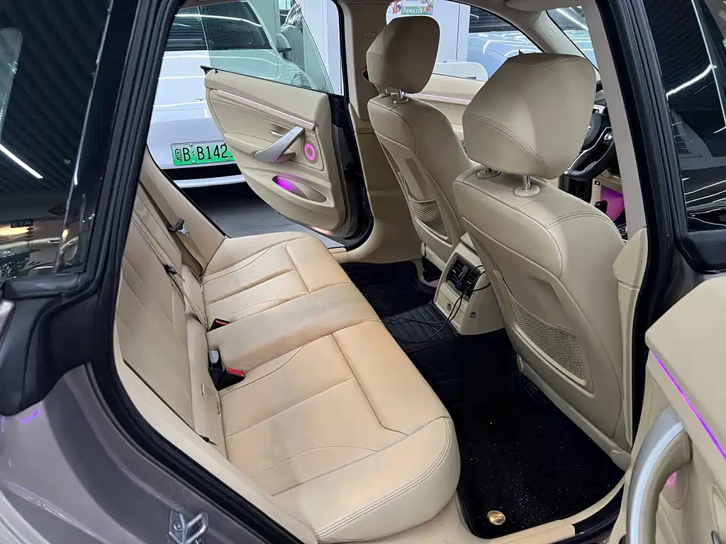 BMW 3 Series GT 3 GT 2014 320i Lead
