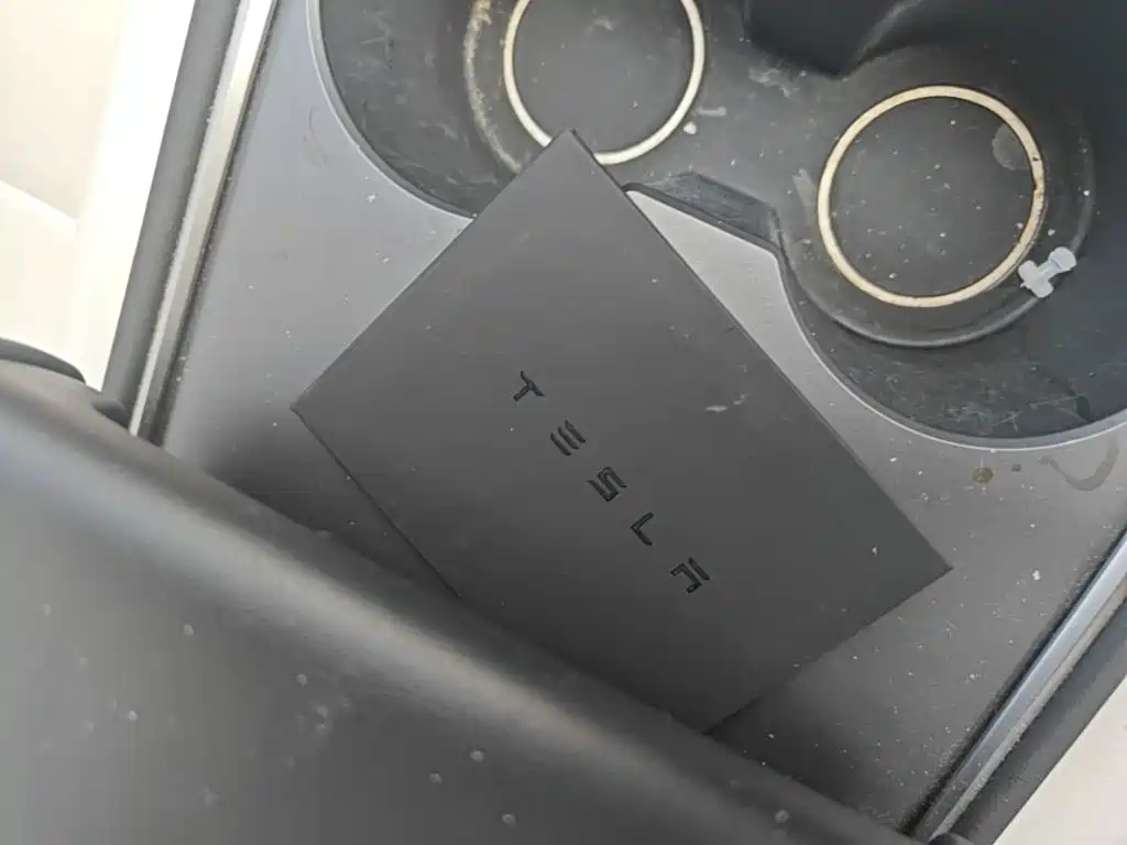 Tesla Model Y — миниатюра 9