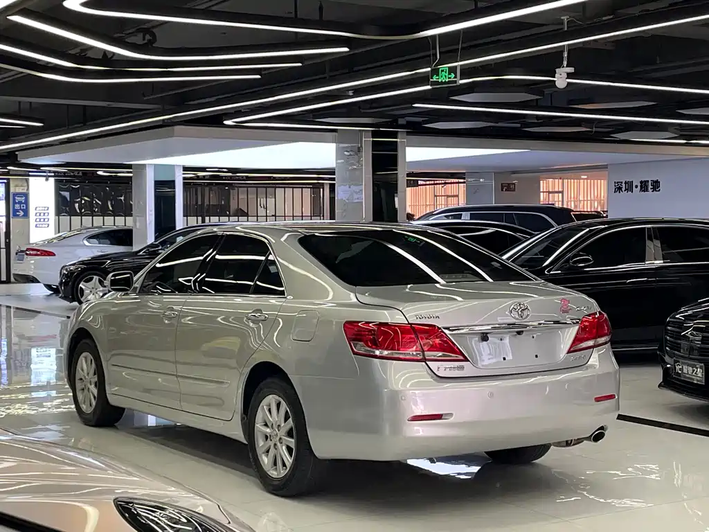 Toyota Camry — миниатюра 5