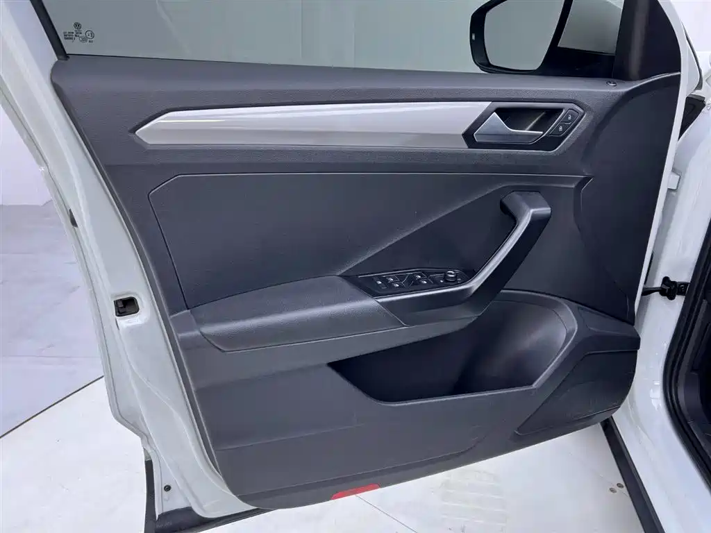 VOLKSWAGEN T ROC EXPLORING SONGS