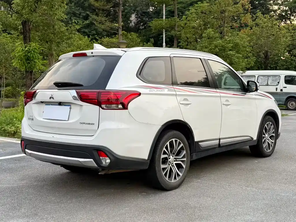 MITSUBISHI OUTLANDER