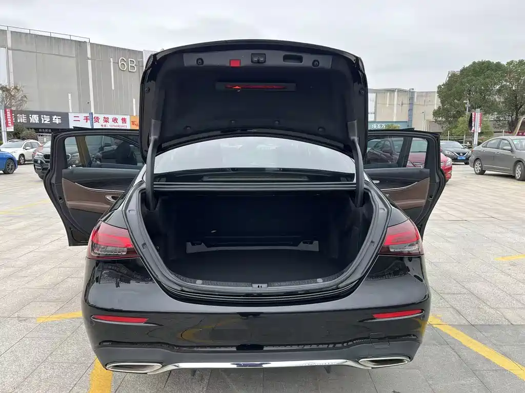 MERCEDES-BENZ E CLASS