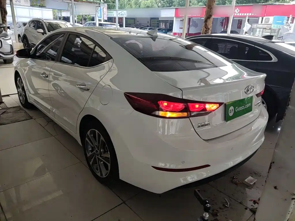 Hyundai Elantra — миниатюра 5