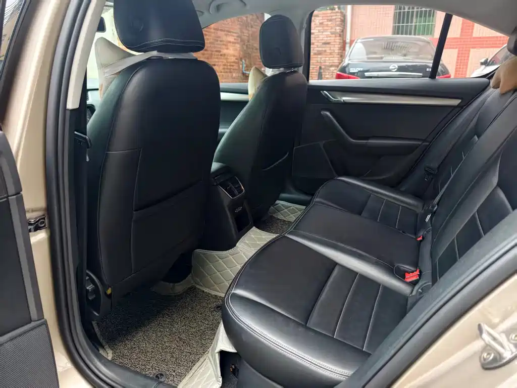 Skoda Octavia - фото 12