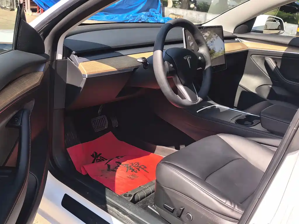 Tesla Model 3 — миниатюра 9