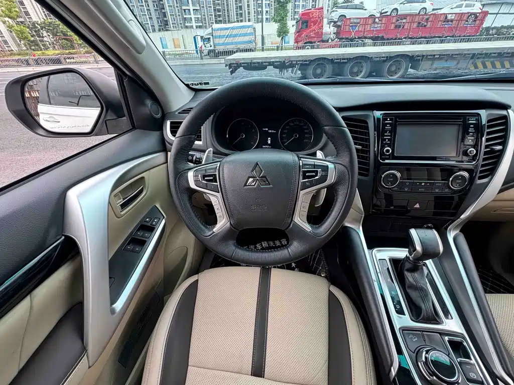 Mitsubishi Pajero Sport (Import) — миниатюра 6