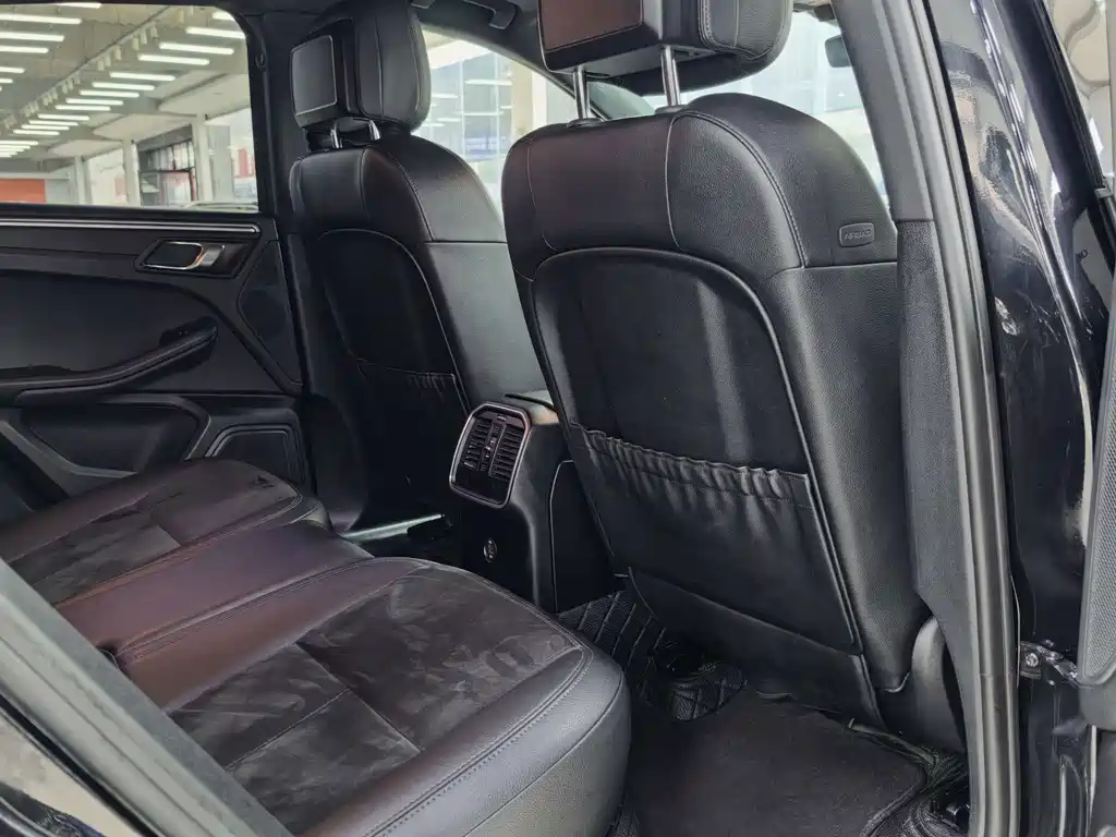 Porsche Macan — миниатюра 9