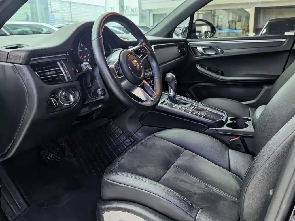 Porsche Macan — миниатюра 5