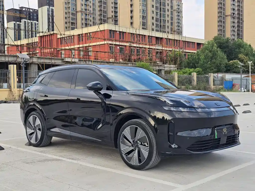 Lynk & Co 08 EM-P 2025 245km Pro