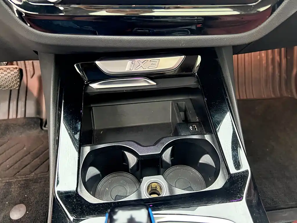 BMW iX3 — миниатюра 19