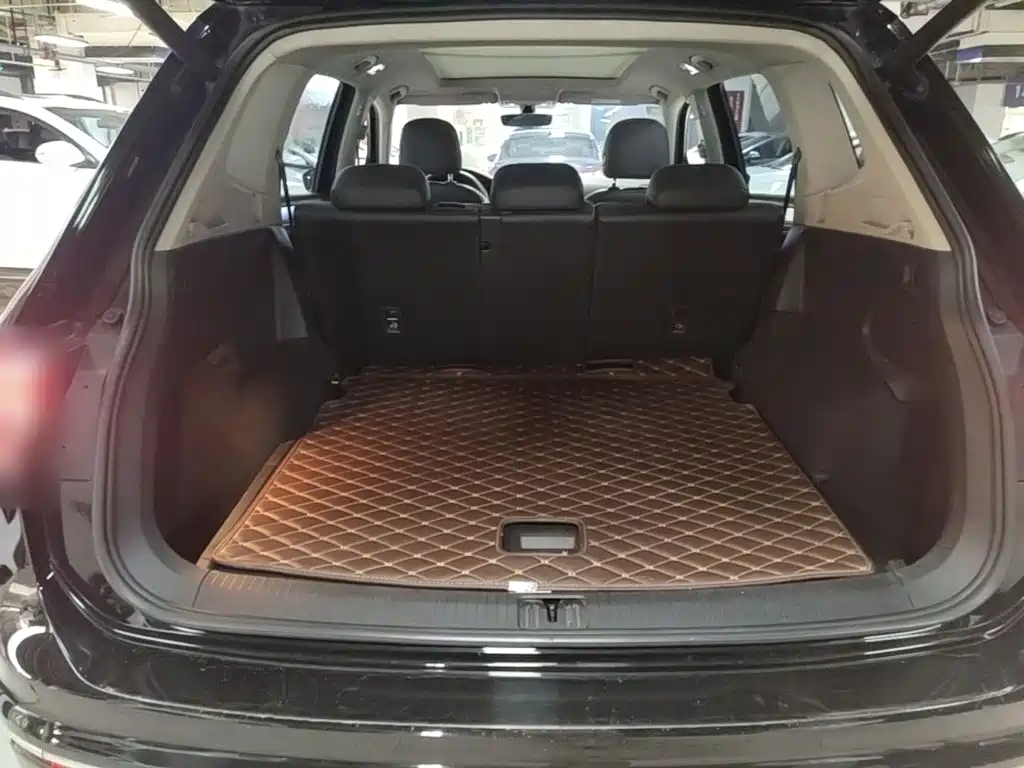 Volkswagen Tiguan L — миниатюра 19