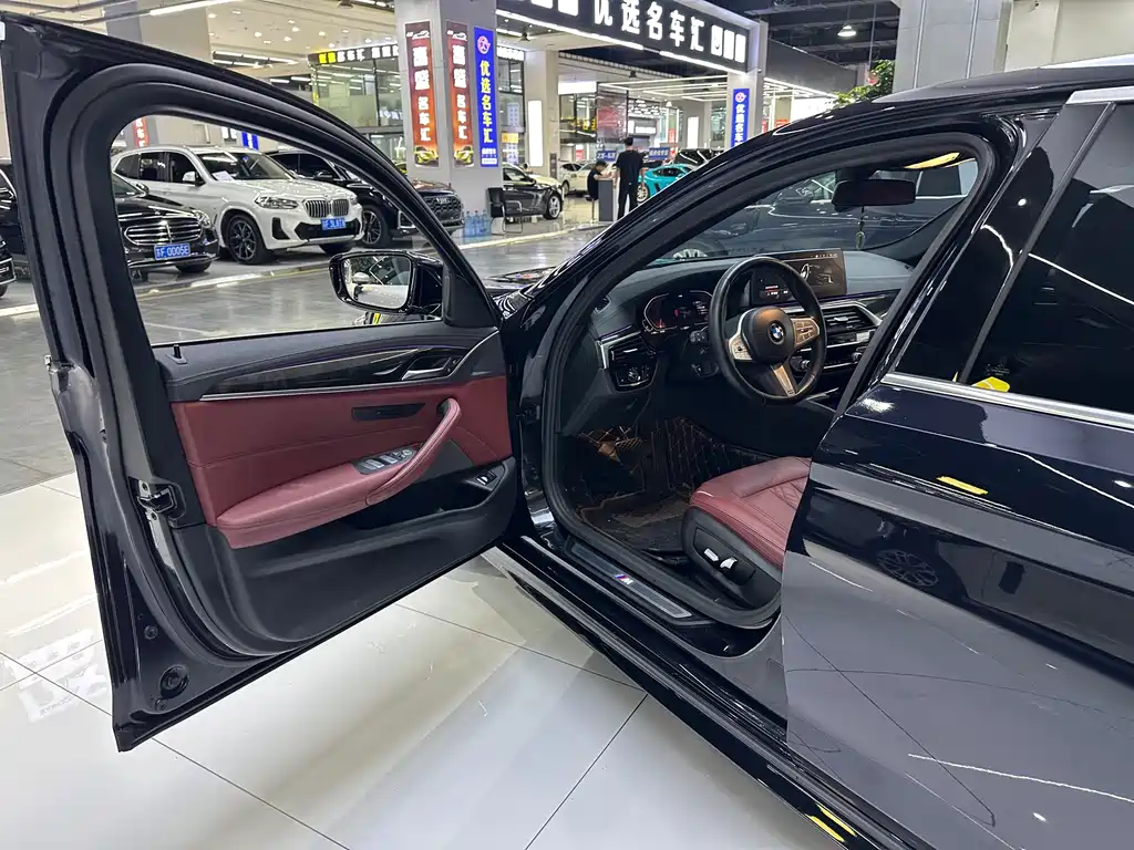 BMW 5 Series — миниатюра 7