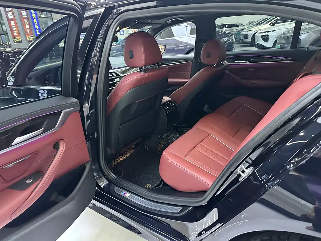 BMW 5 Series — миниатюра 11