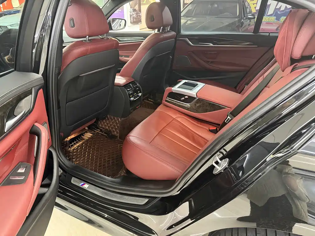 BMW 5 Series — миниатюра 7