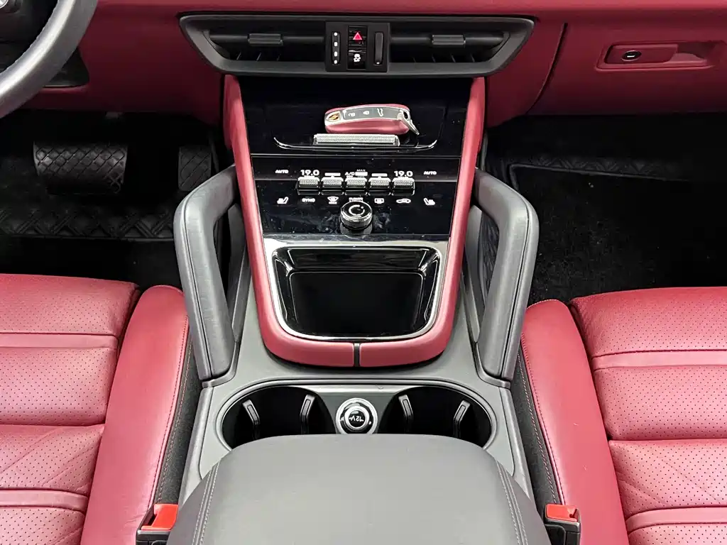 Porsche Cayenne — миниатюра 22