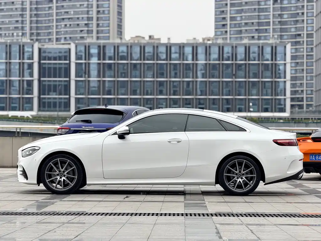 Mercedes-Benz E-Class (Import) — миниатюра 4