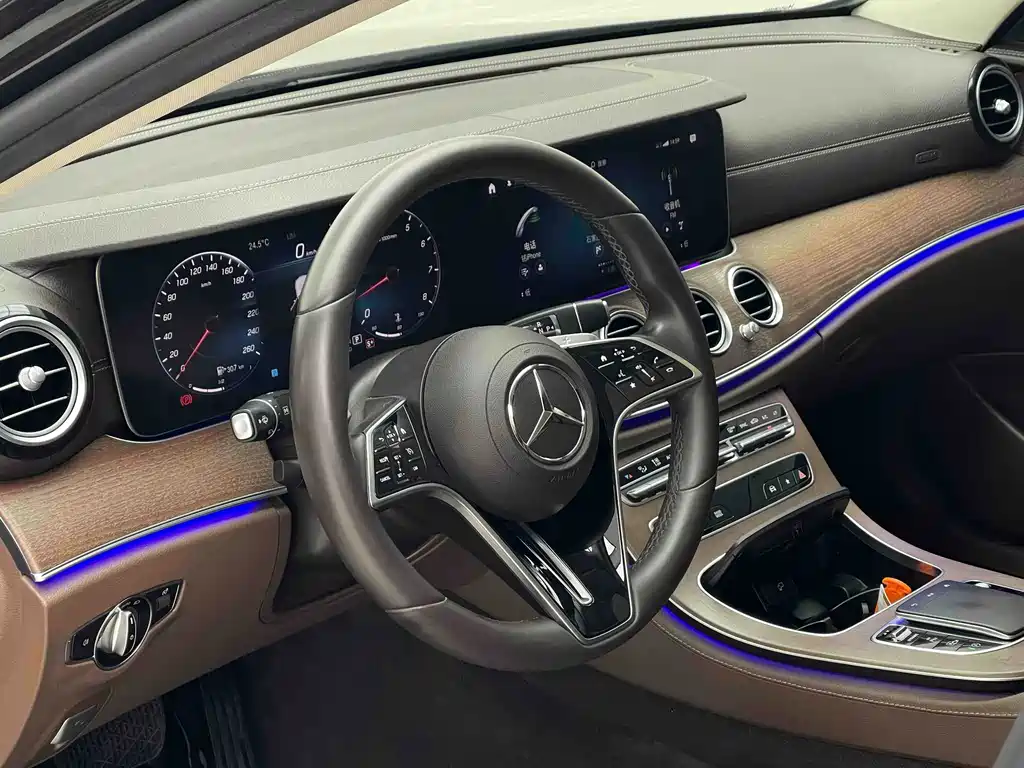 Mercedes-Benz E-Class — миниатюра 5