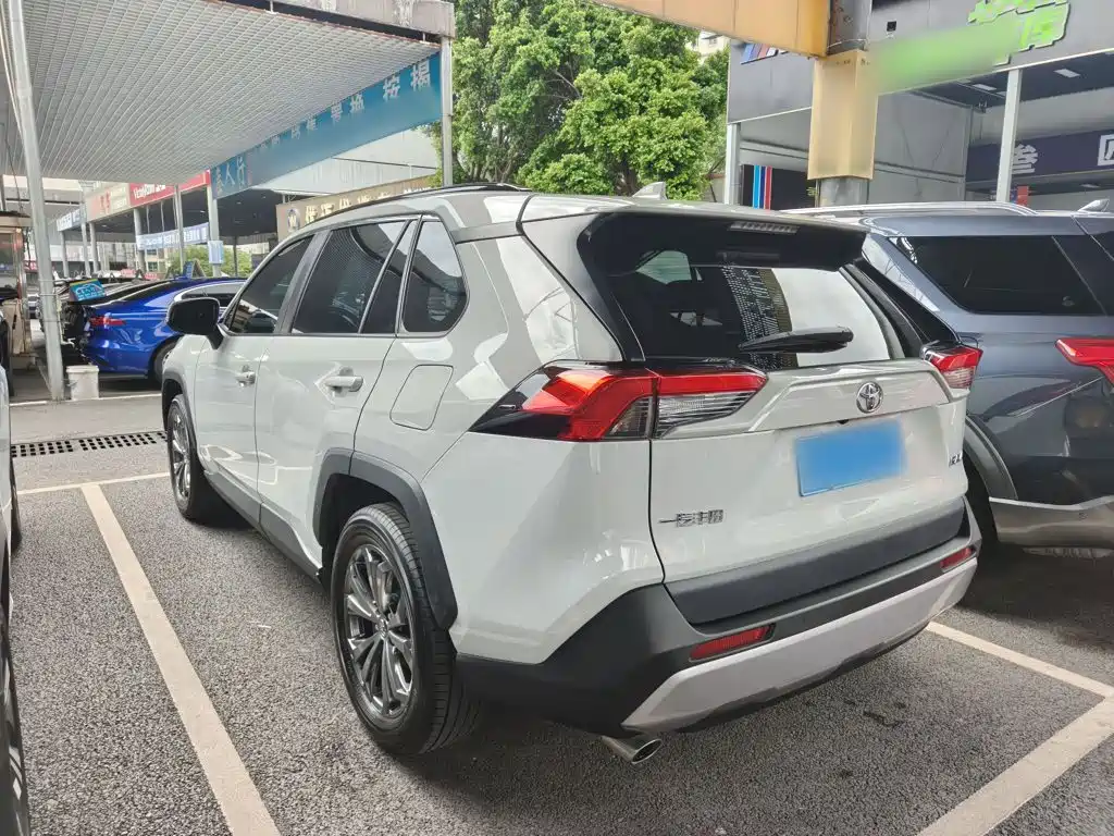 Toyota RAV4 — миниатюра 5
