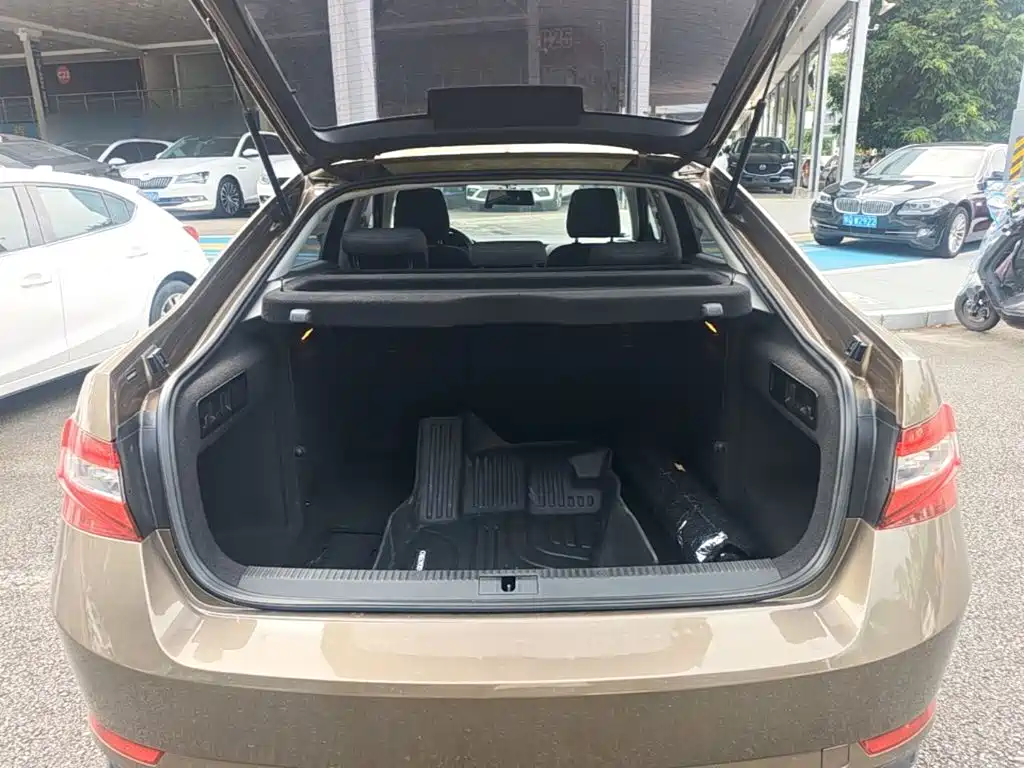Skoda Superb — миниатюра 19