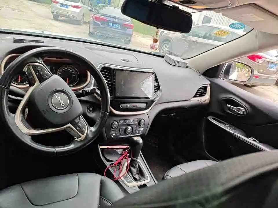 Jeep Cherokee — миниатюра 4