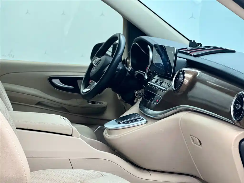 MERCEDES-BENZ V CLASS