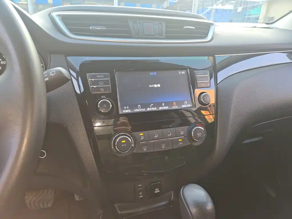 Nissan Qashqai — миниатюра 13