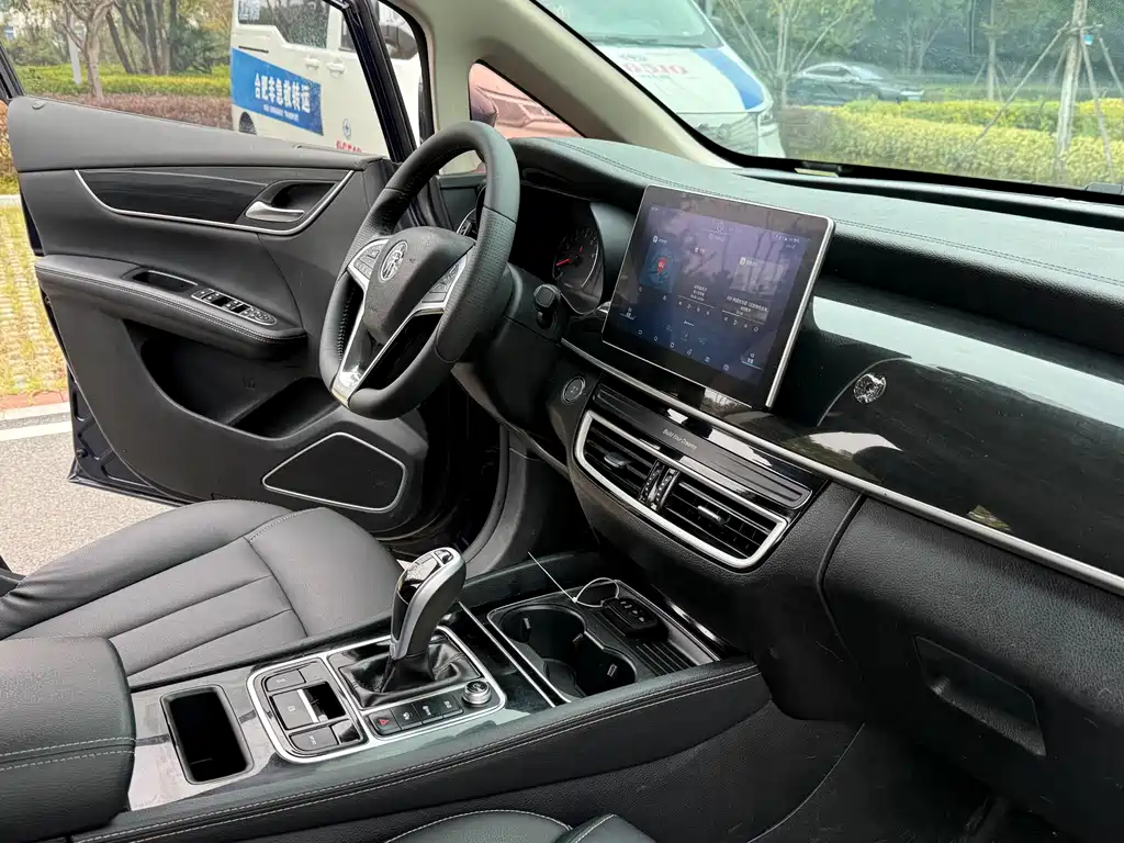 BYD MAX — миниатюра 9