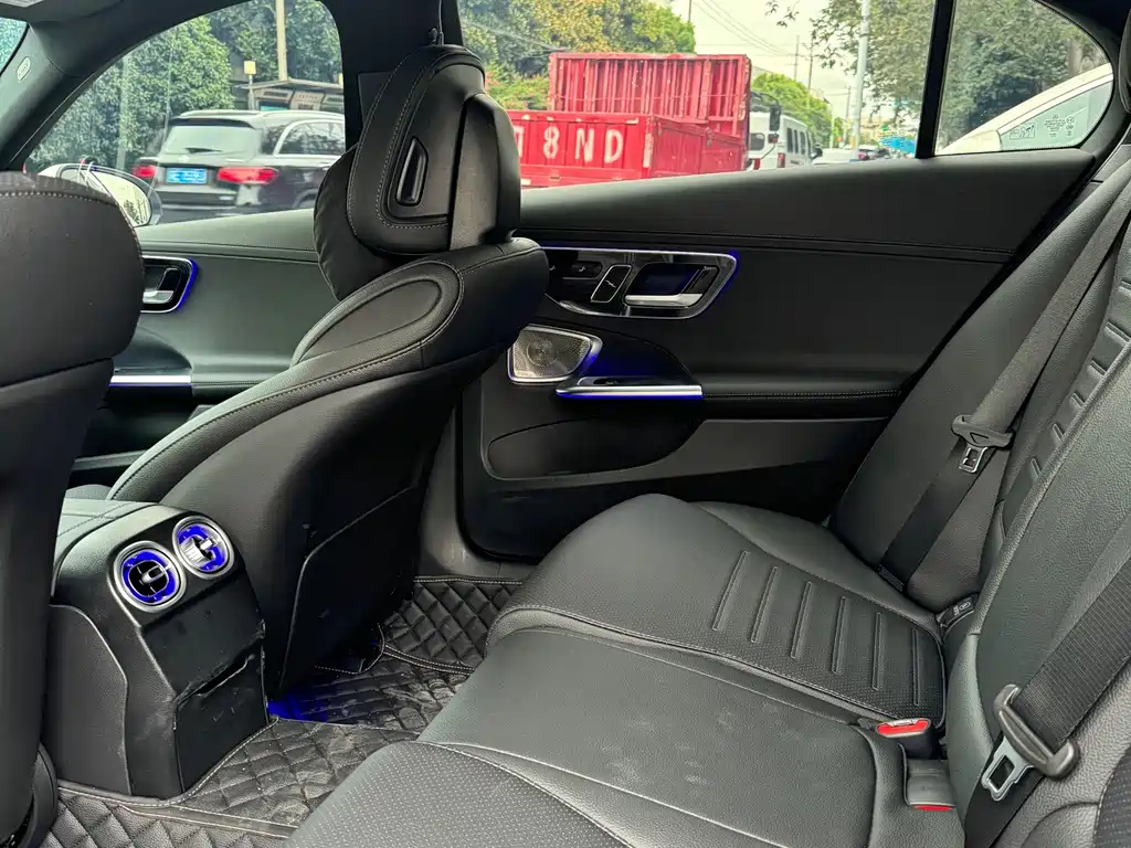 Mercedes-Benz C-Class — миниатюра 6