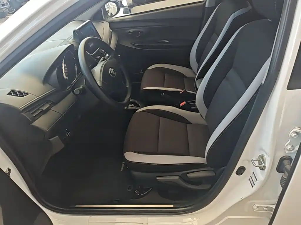 Toyota Yaris L — миниатюра 15