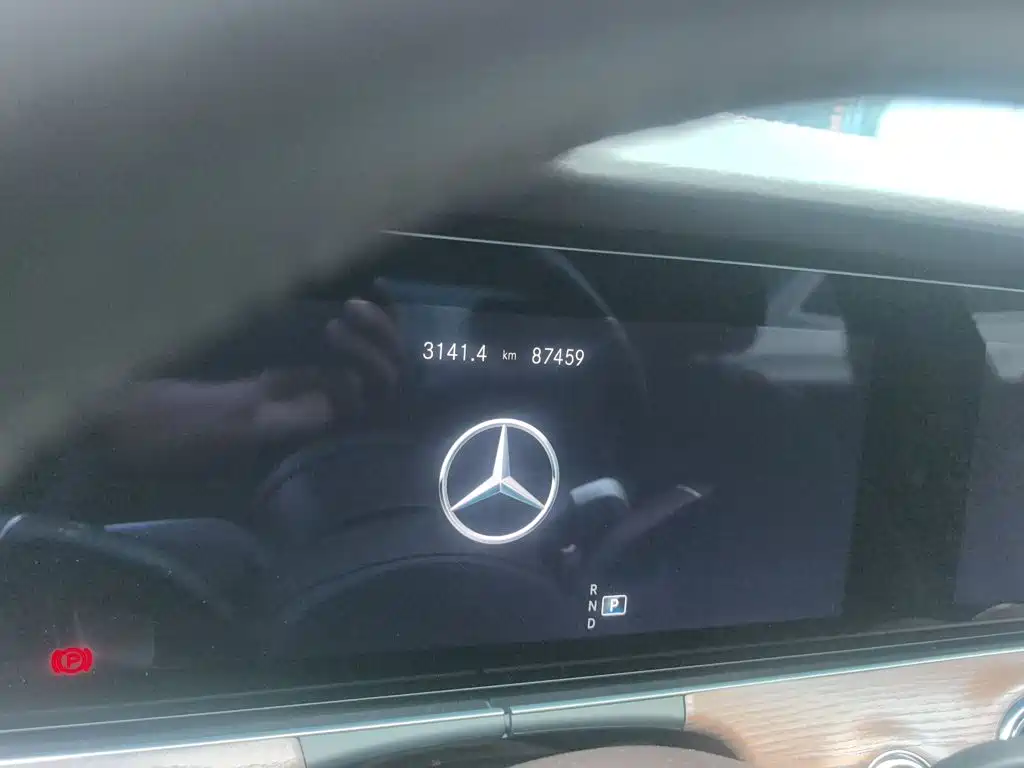 Mercedes-Benz E-Class — миниатюра 5
