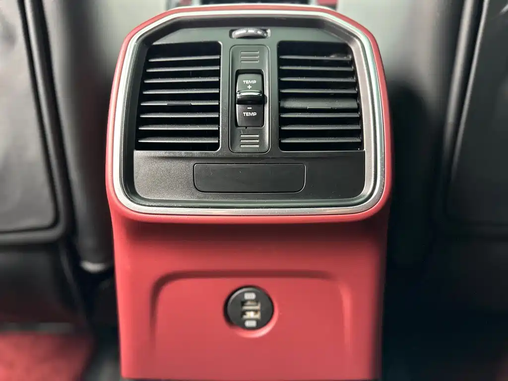 Porsche Macan — миниатюра 10