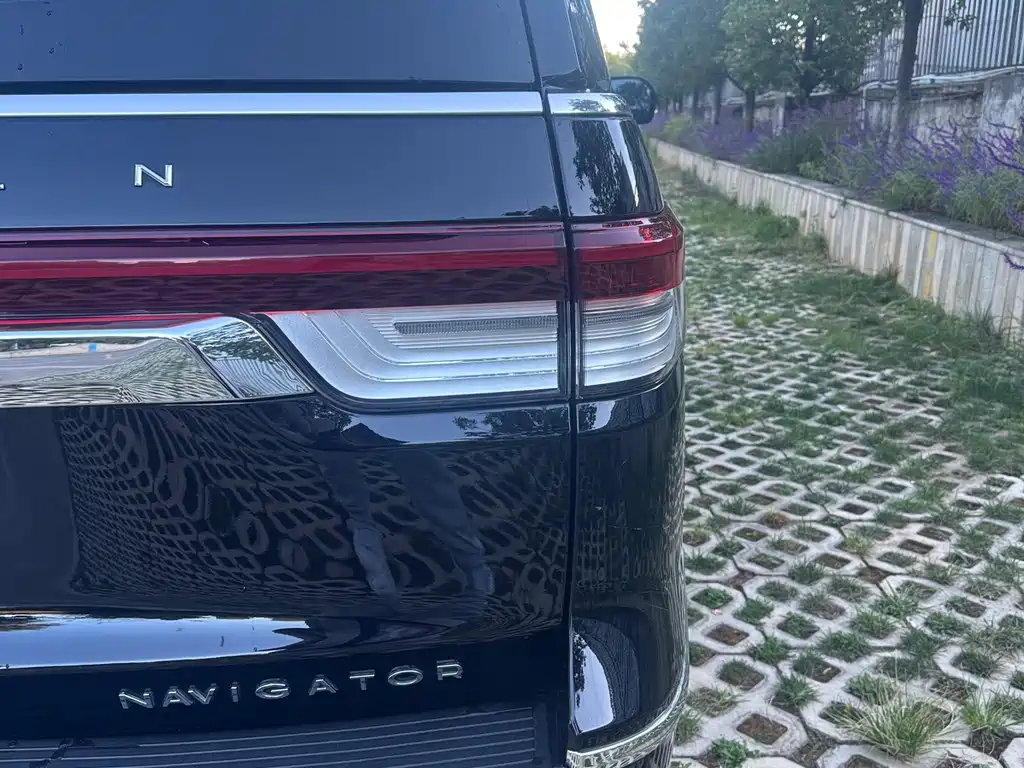 Lincoln Navigator — миниатюра 21