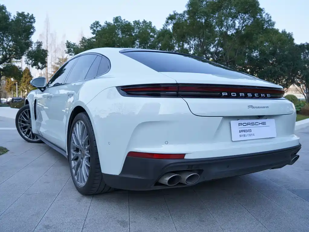 PORSCHE PANAMERA