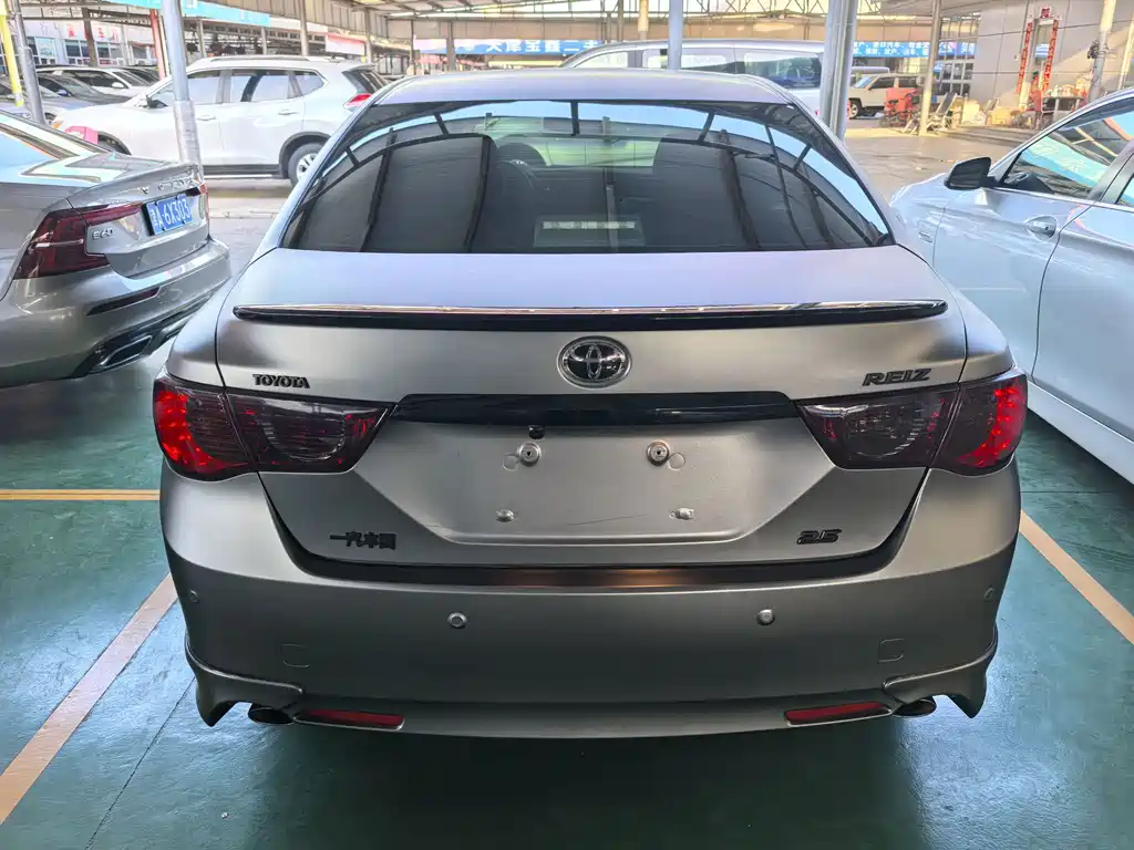 Toyota Reiz — миниатюра 5