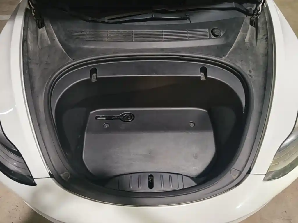 Tesla Model 3 — миниатюра 20