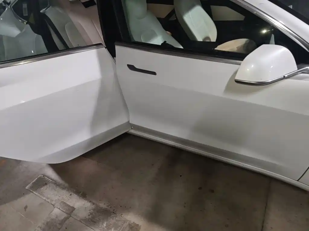 Tesla Model 3 — миниатюра 21