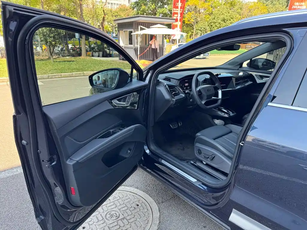 Audi Q4 e-tron — миниатюра 12