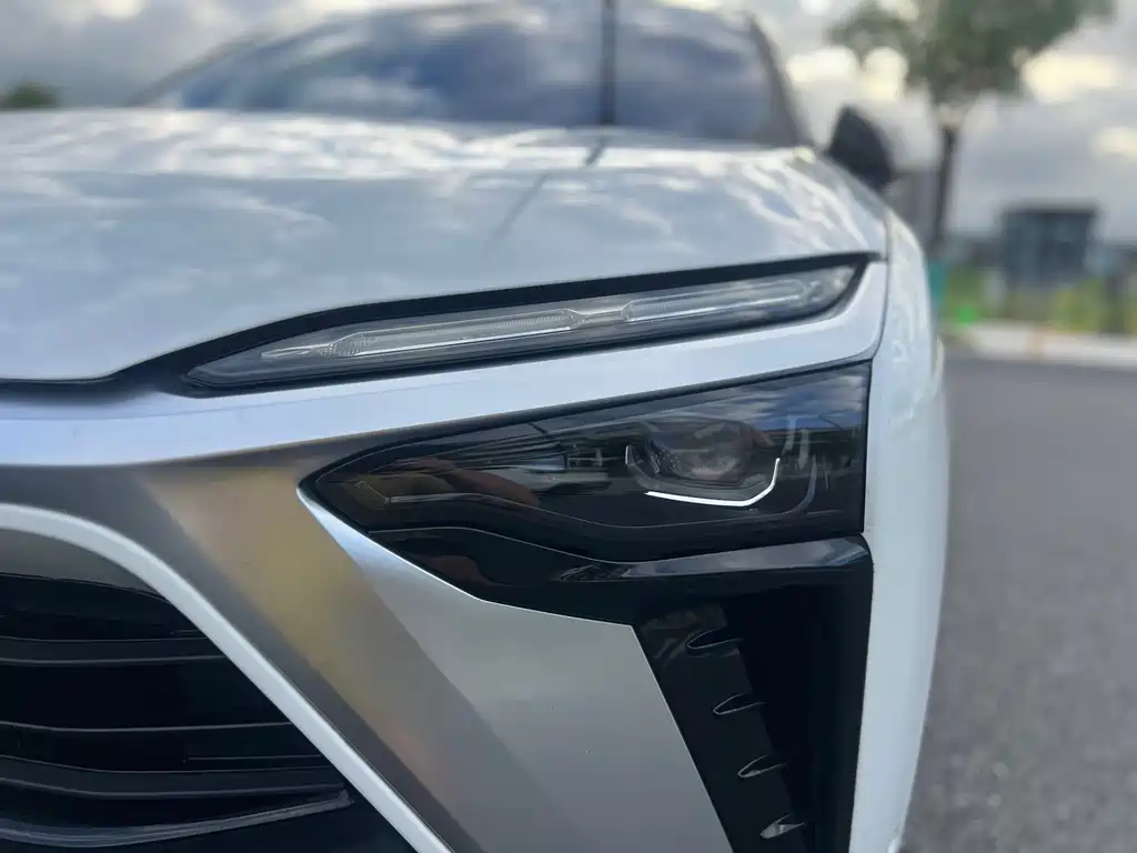 NIO ES8 2022 100kWh мест