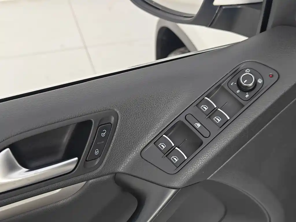 Volkswagen Tiguan — миниатюра 27