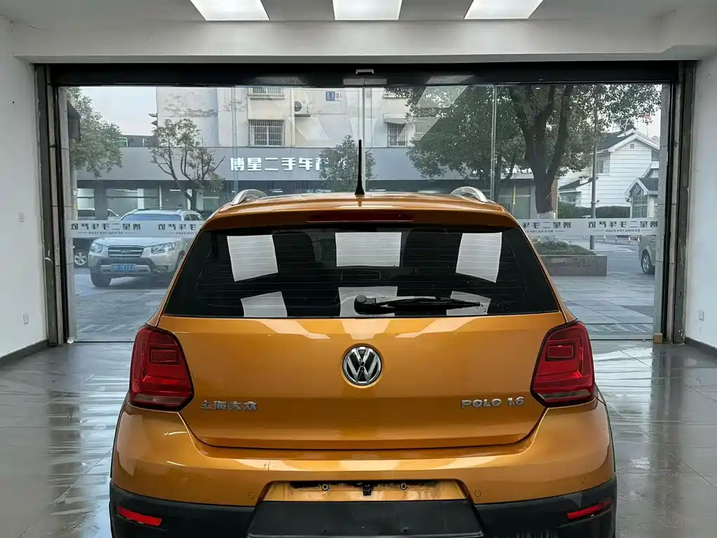 Volkswagen Polo 2014 1.6L Cross Polo AT