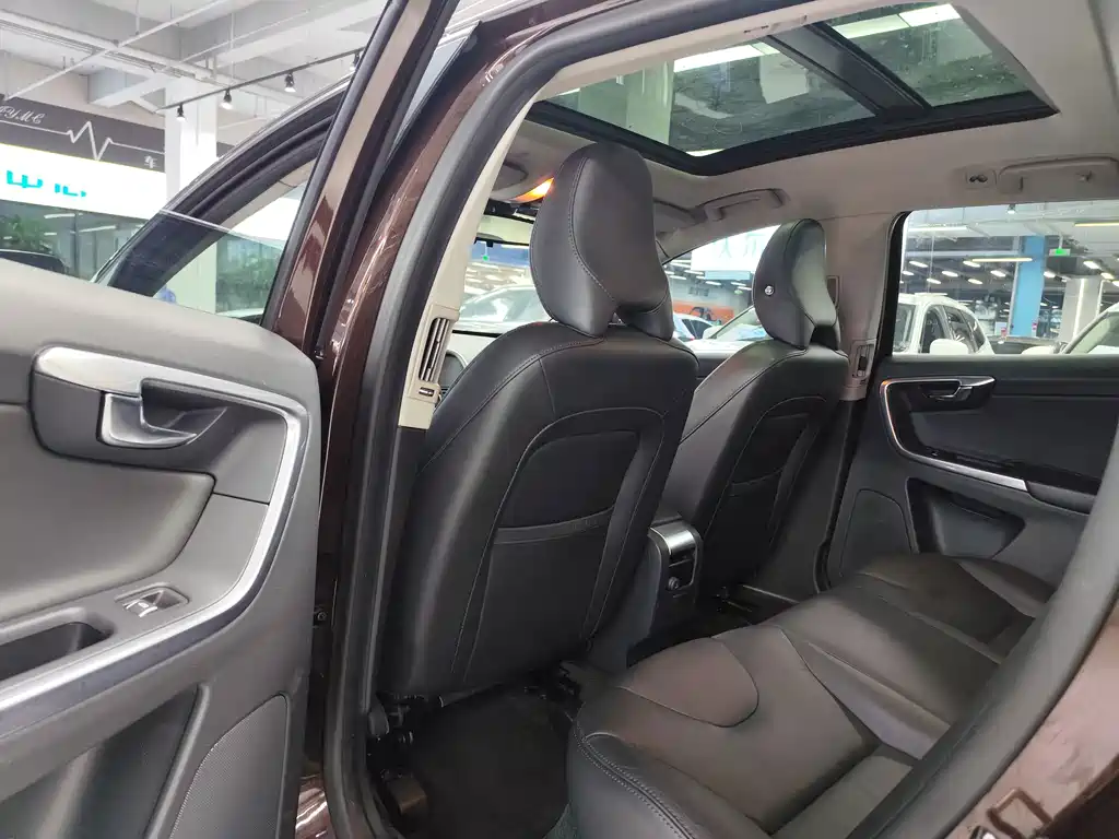 Volvo XC60 — миниатюра 6