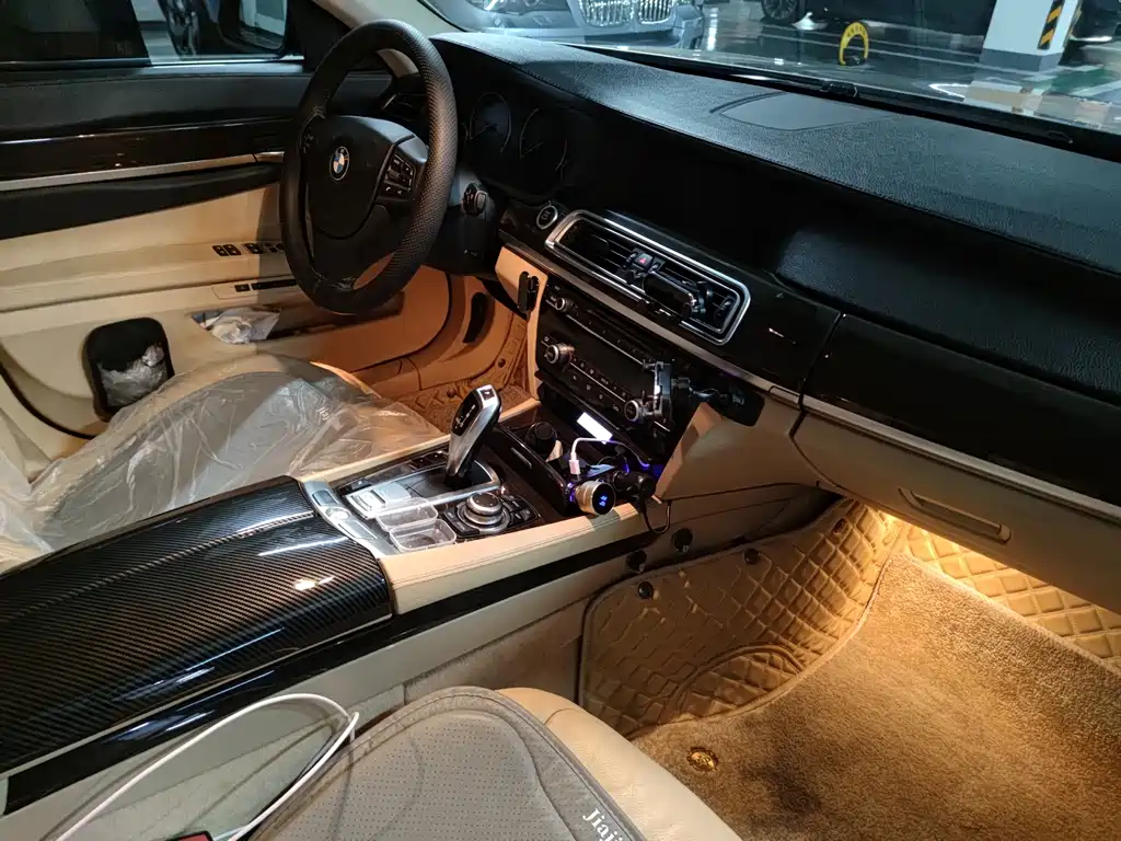 BMW 7 Series — миниатюра 8