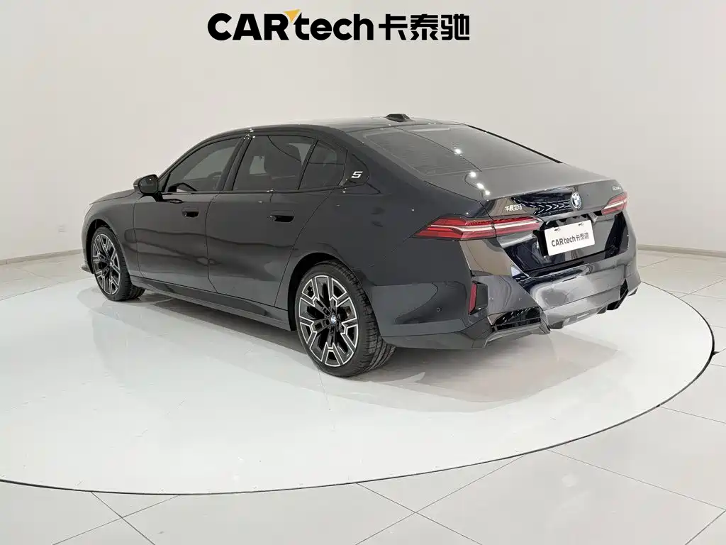 BMW 5 Series — миниатюра 7