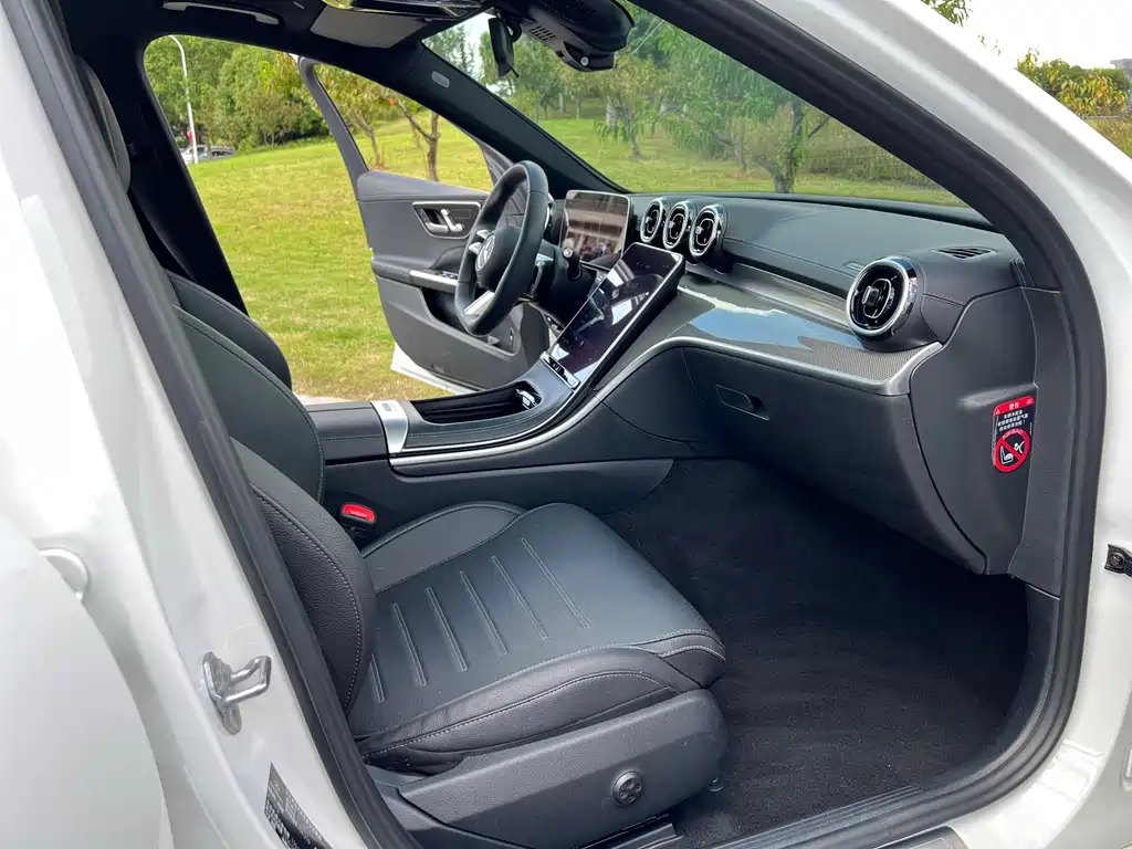 Mercedes-Benz C-Class — миниатюра 12
