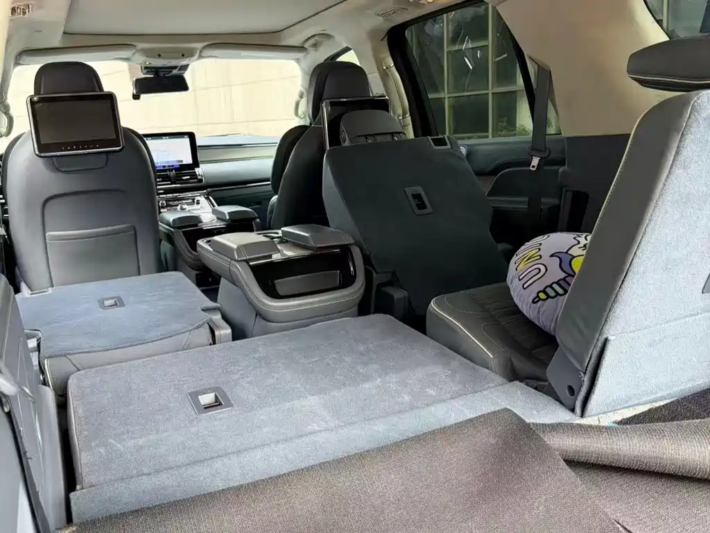 Lincoln Navigator — миниатюра 9