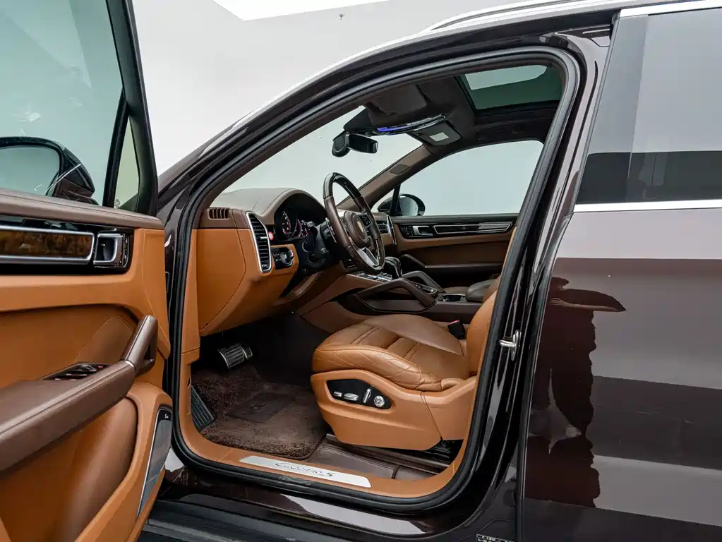 Porsche Cayenne — миниатюра 11